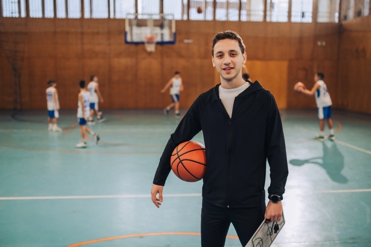 Basketball coach and team