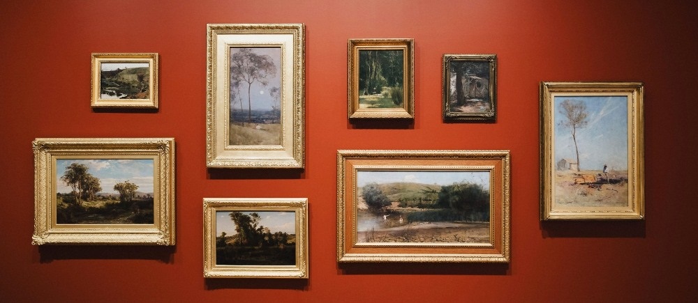 Installation of Heidelberg School artworks